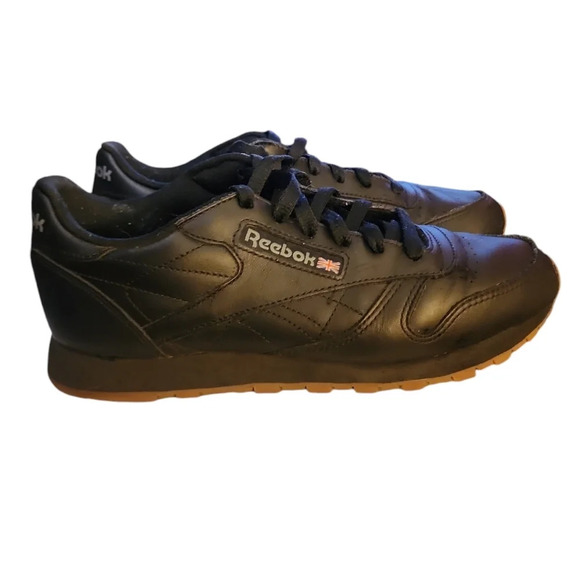 Reebok Classic Black Leather Sneakers with gum sole women's size 7.5 Y2K Retro - Picture 1 of 11